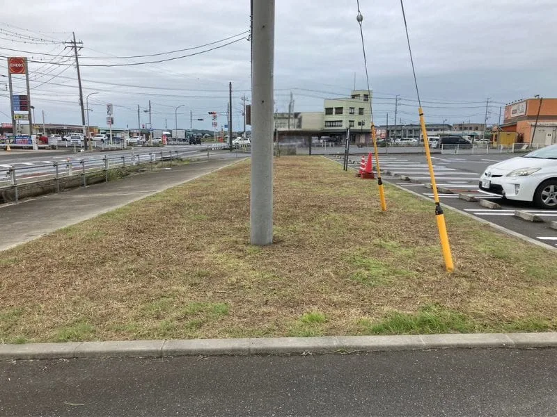 旭市｜店舗敷地・草刈り作業の施工写真 6